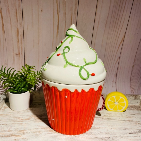 10 Strawberry Street Large Cupcake Canister - Picture 5 of 6